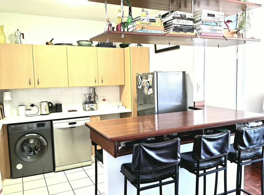 To Let 1 Bedroom Property for Rent in Sea Point Western Cape